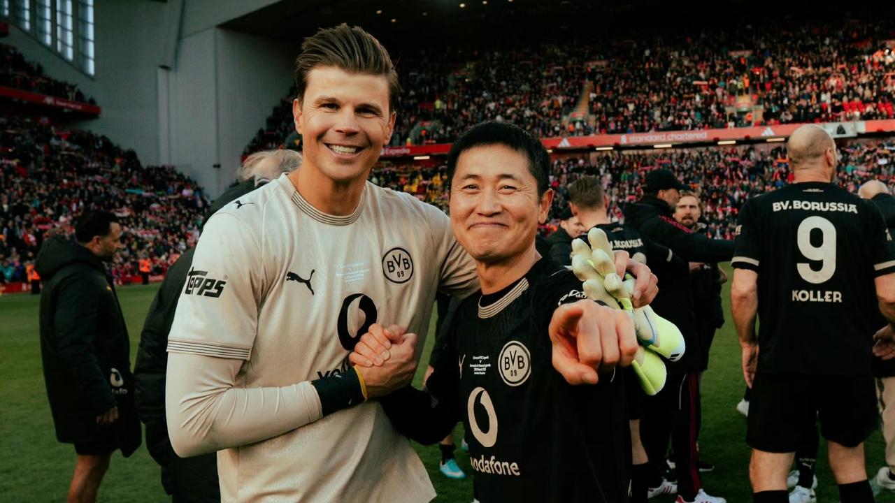 多特蒙德传奇在安菲尔德相聚，有魏登费勒，皮什切克，施梅尔策， 库巴，格罗斯克罗伊