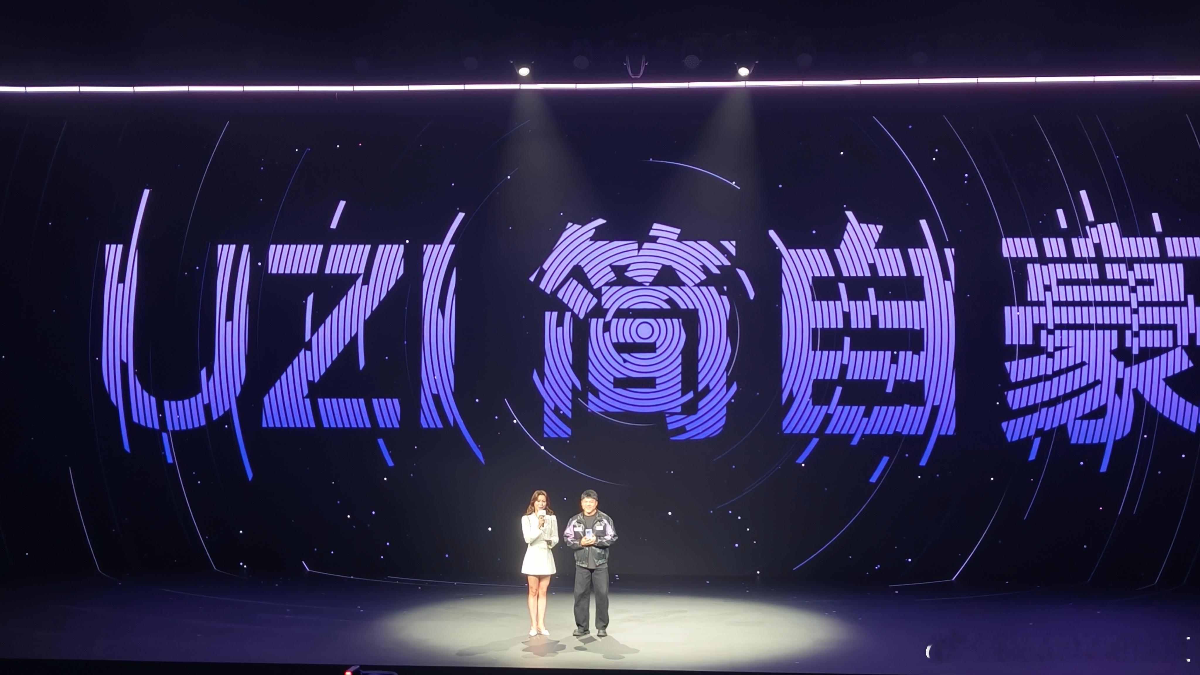 uzi！简自豪！来到现场啦！太激动了，游戏党要疯狂了[泪][泪][泪]今天 一加