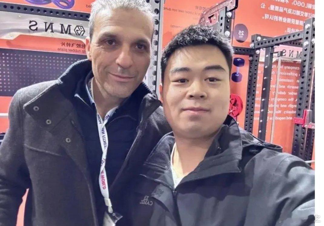 00后体育生在郑州用AI做外贸年销3000万 看到没？机会总是留给行动派。何佳坤