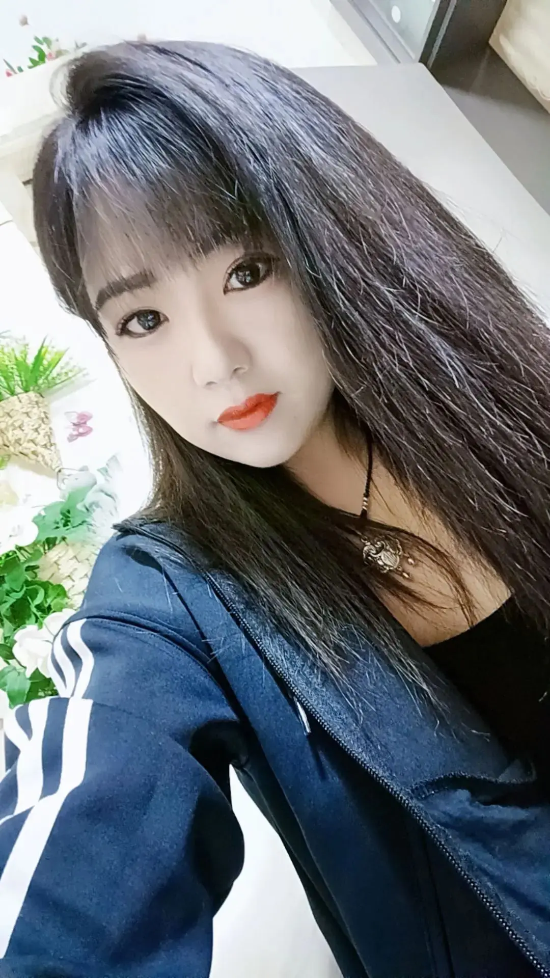 “ 有些路，不走不甘心；走了，满身伤痕；人生就是这样，无论怎样选都会有...