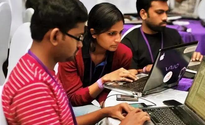 印度用人民币购买俄罗斯石油，但这钱到底从哪来？其实，印度不仅有钱买俄罗斯石油，还