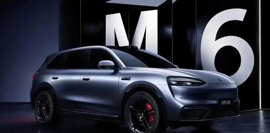 副驾娱乐屏，这几年几乎成了新能源车的“标配”，仿佛没有这块屏，车就少了点科技感，