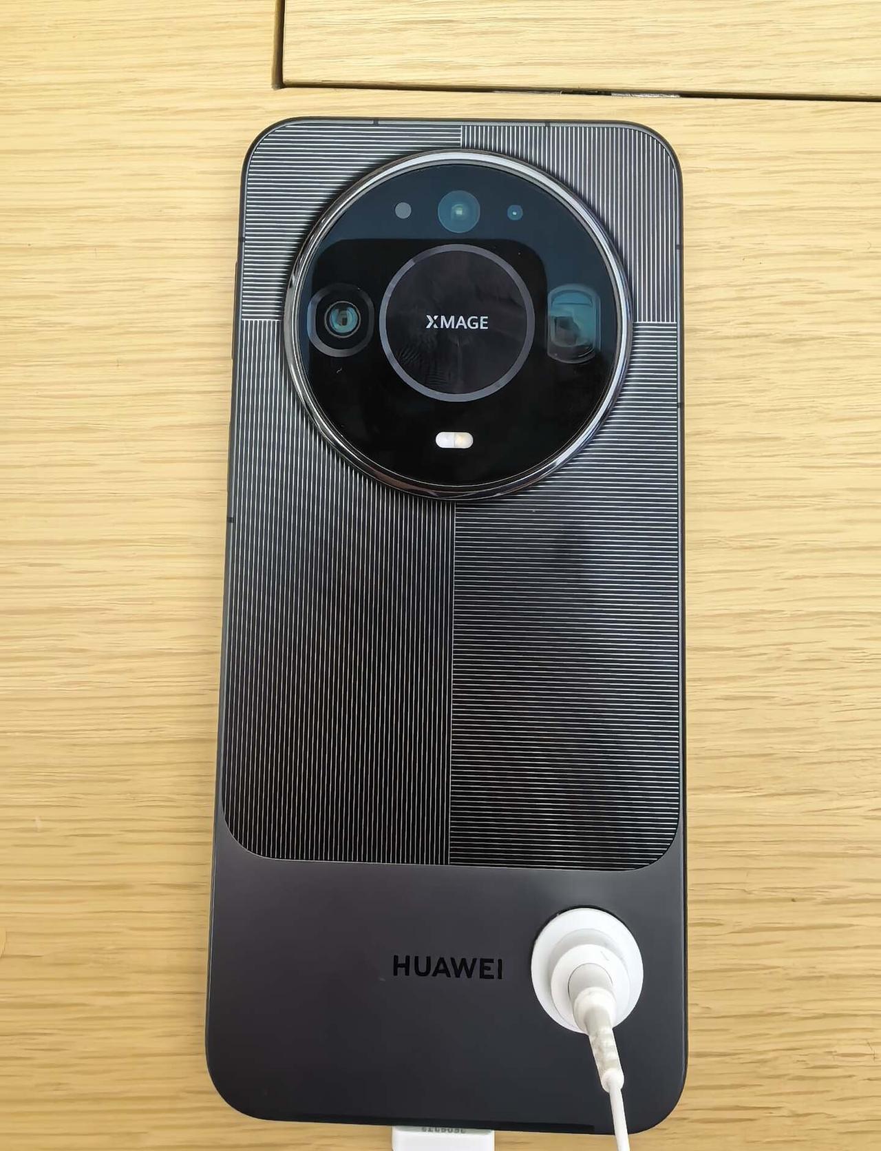 华为Mate90进社区活动实拍把旗舰手机带进老年手工课堂教叔叔阿姨用手机记录手工