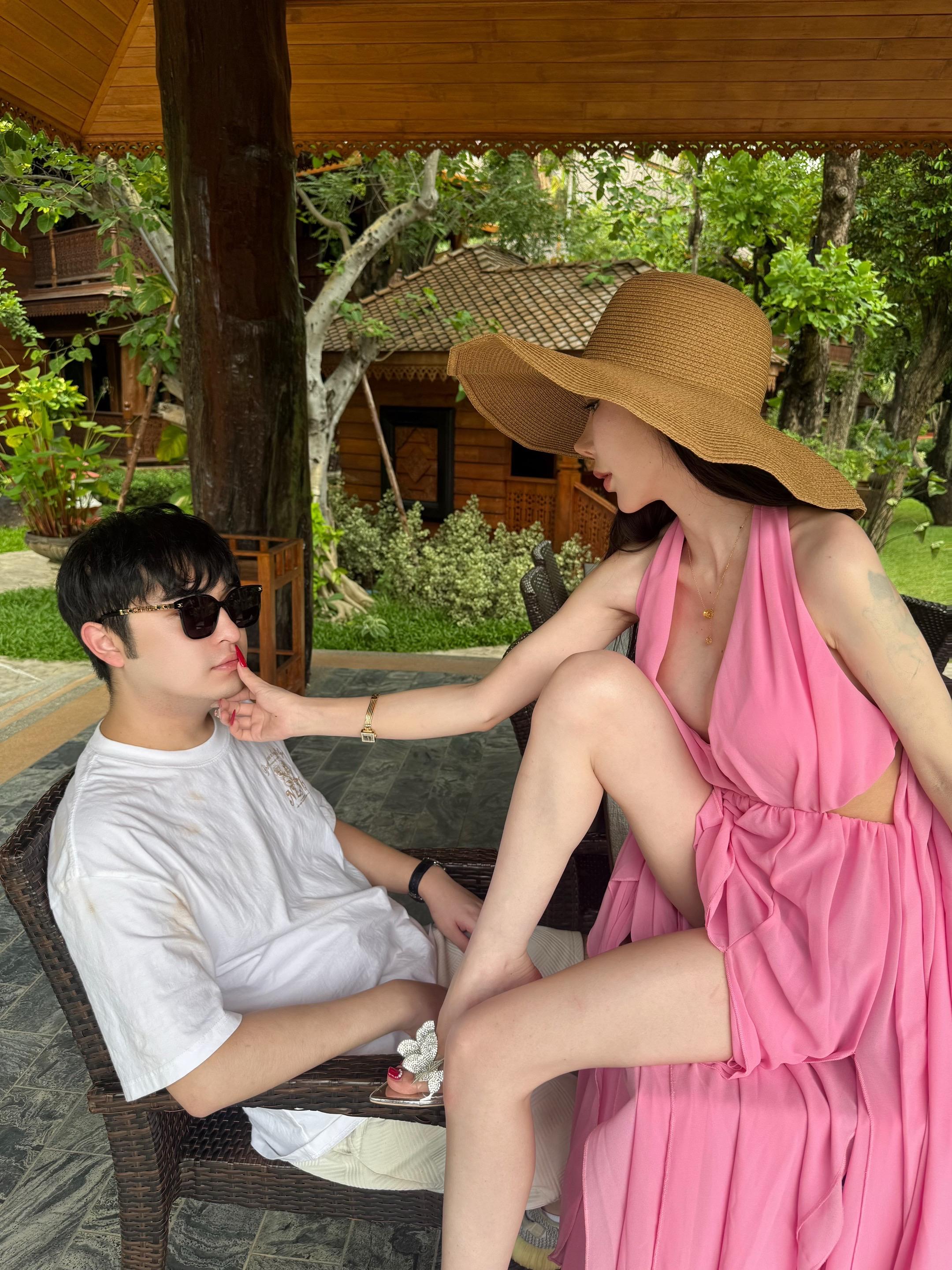 我的酒量大概就是一打啤酒 或者半斤白酒 再或者你的四两微笑