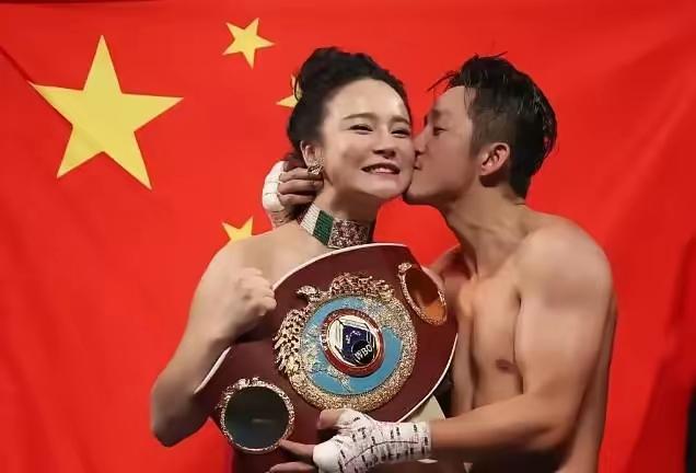 [月亮]七年败光两亿，从云端跌到谷底。当全网都在坐等他们官宣离婚时，邹市明和冉莹