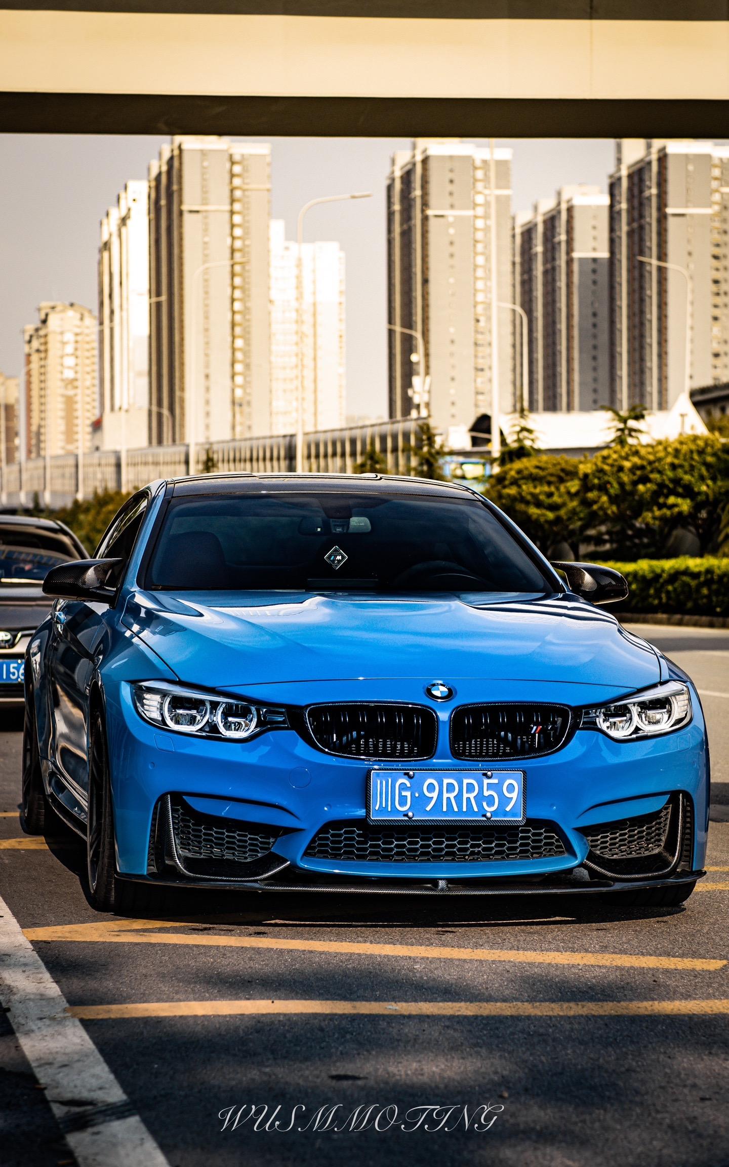 BMWM4 随拍。艾特你的好兄弟给你买m4    快点把你们的摩托车汽车推出来拍照了