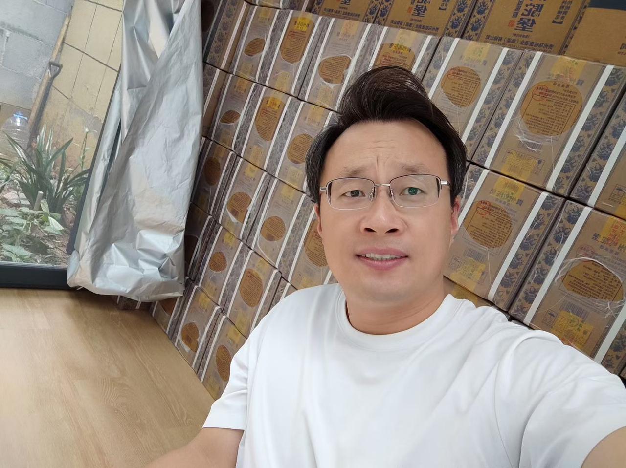 快过节了，同往年一样，最重要的事就是把酒备好👌🏻朋友们，怼起来[奸笑][奸笑