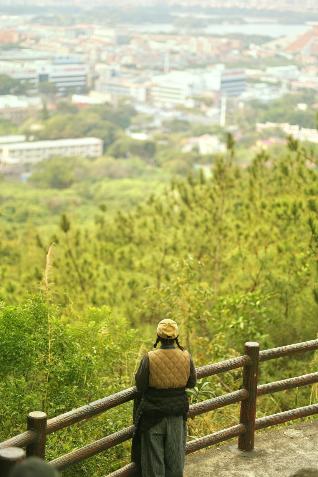 *在路上*清源山...清源山最出名的就是“儒、释、道”三教合一的独特文化景观，它