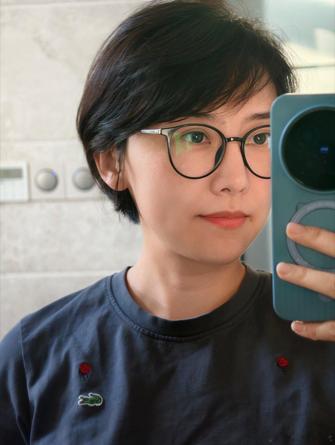 剪个短发妹妹都快哭了妈妈，你为什么要变男人... 