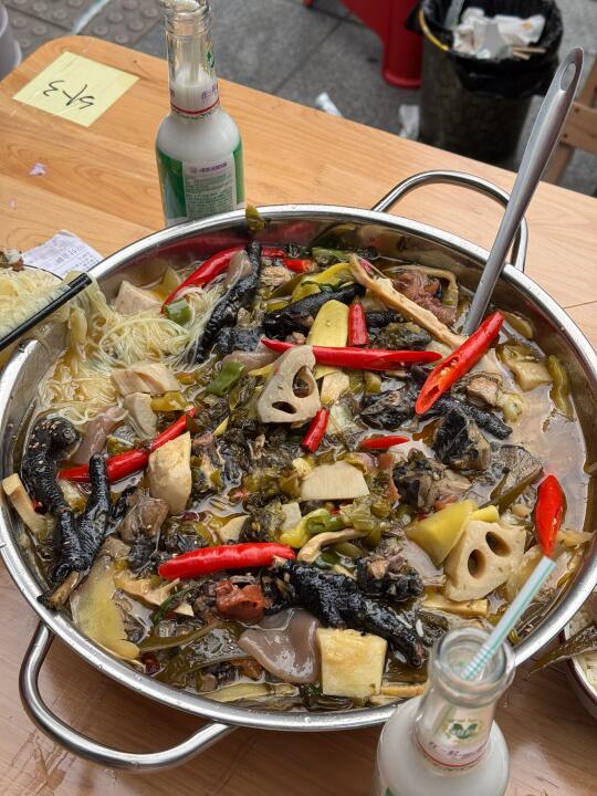 （成都）个人觉得惊为天人的酸菜芋儿鸡。。。
