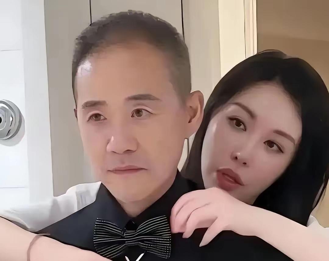 “你没有拖我后腿，你总是给我很多鼓励！”
王石妻子田朴珺在采访中面对镜头，对大自