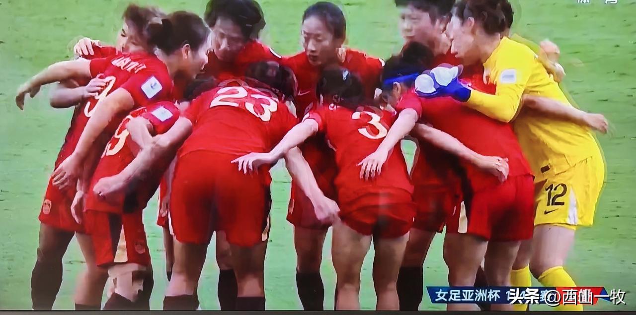 看得真煎熬啊！感觉都把球给王霜，全指着左路，把三十多岁的王霜累得半死。不缺攻门机