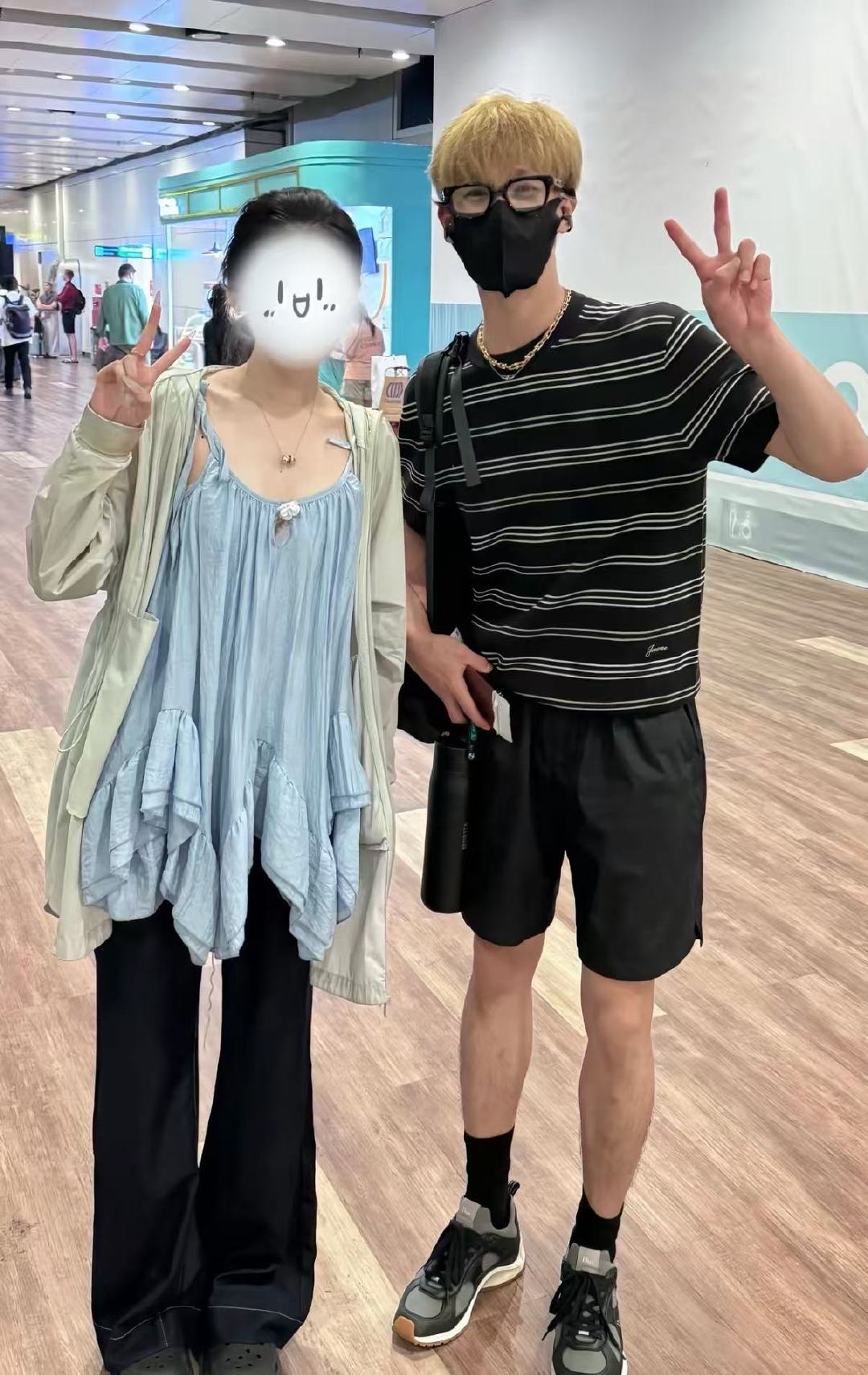 全网都在偶遇李昀锐走到哪都能偶遇李昀锐 小林也太高能量了，行程是有多满才能被全网