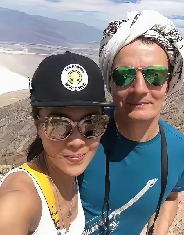 以前一直搞不懂，为啥苏芒当年非要揪着员工穿不穿秋裤这点不放，还说出国绝对不能穿，