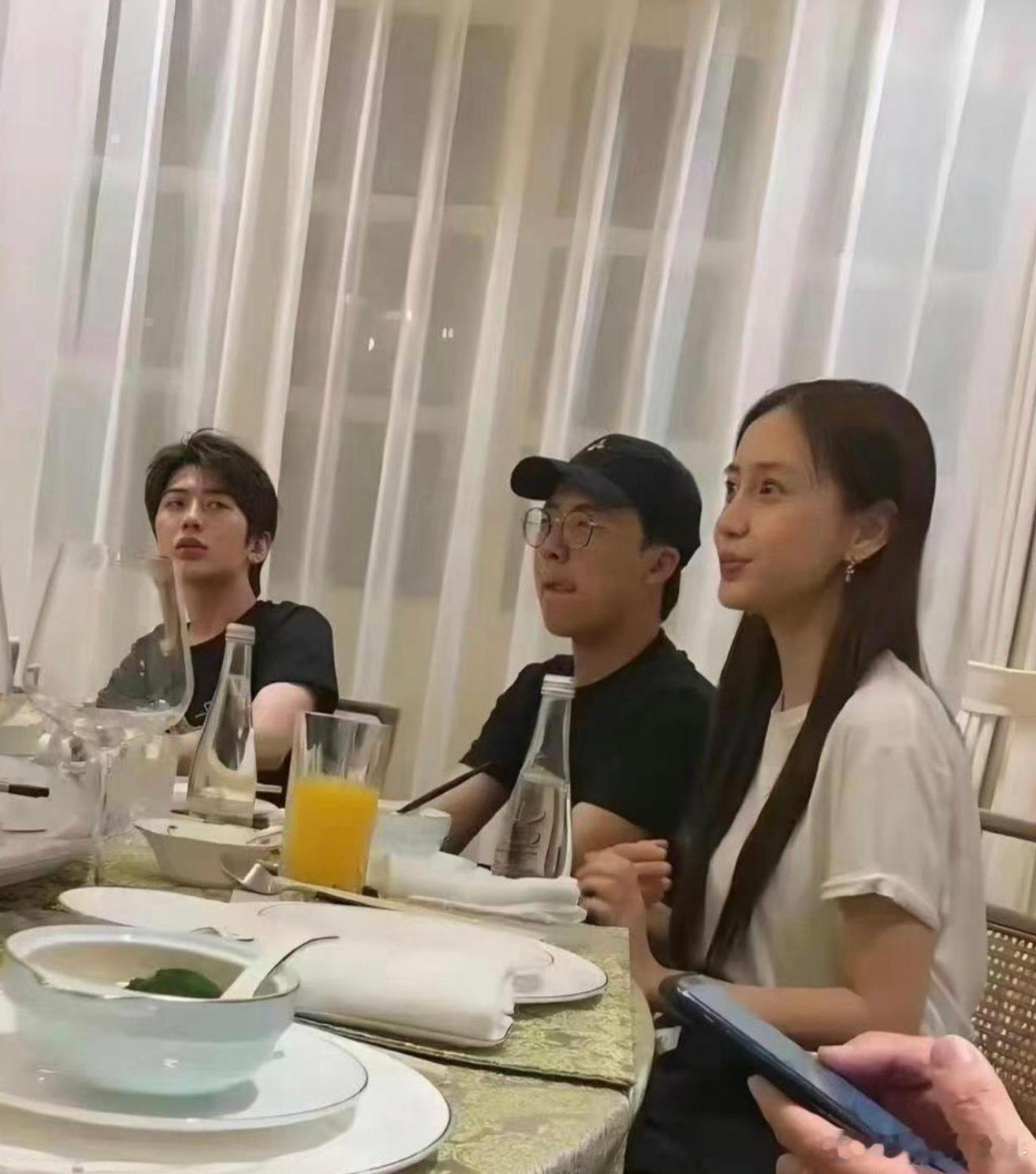 明星线下吃饭聚餐原来是这样的 