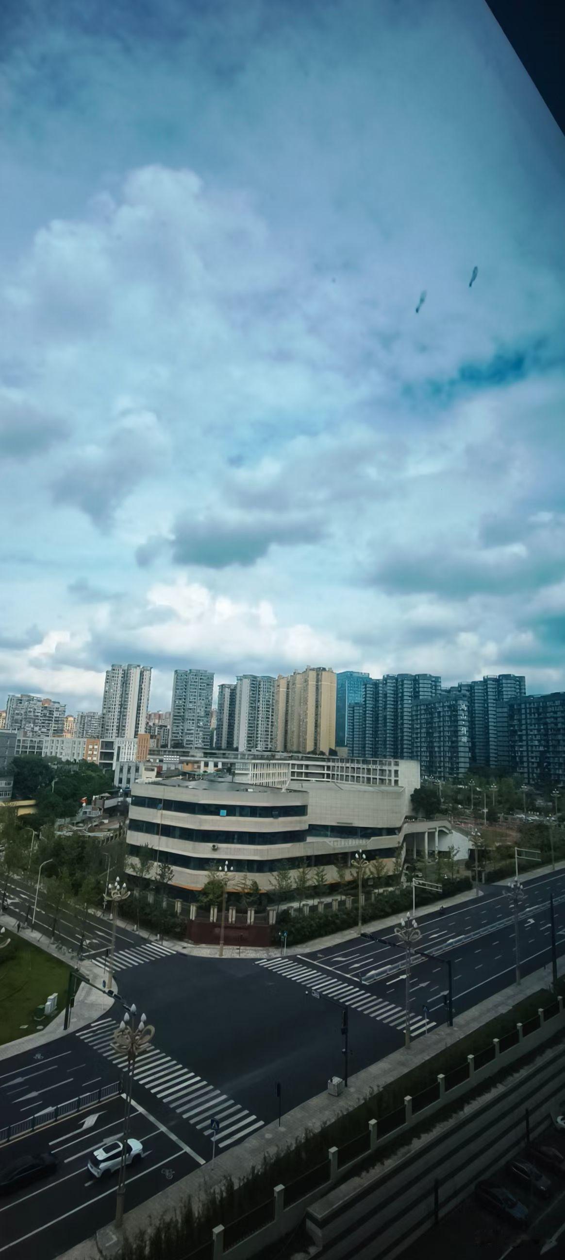 秋高气爽的日子，你会选择在中秋国庆期间去旅游吗？

对于我们中年人又没有工作的人