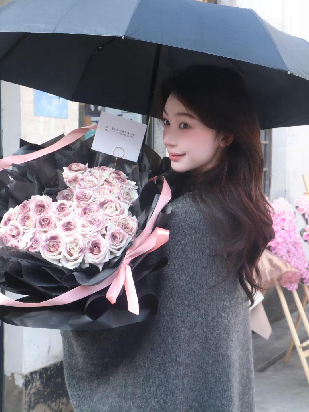 她爱有音乐才华的他；他爱闪闪发光的她，才子佳人，天生一对，期待胡彦斌易梦玲官宣！