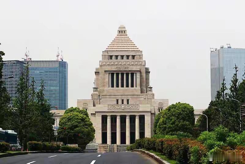 高市早苗内阁集体辞职 众议院选举后按流程完成交接，现任班子集体离任，接下来将进入