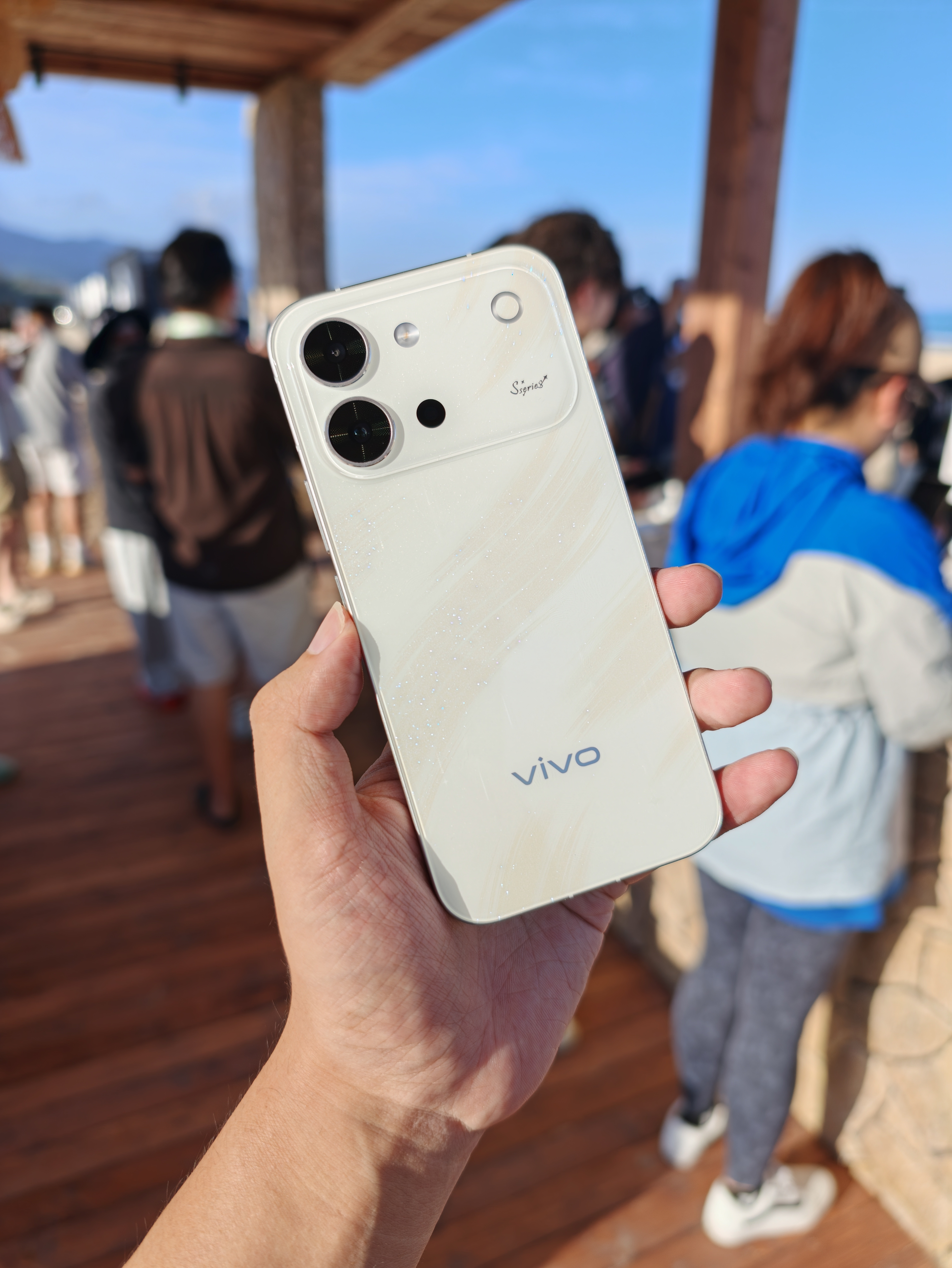 提前来帮你们看了一下vivo S60的发布会场地。真的超出片！明天好好的给你们拍