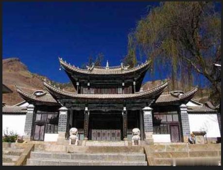 【娜姑】娜姑地处滇、川交界的乌蒙山区腹地，系两省、四县区接壤之处，东距会泽32公