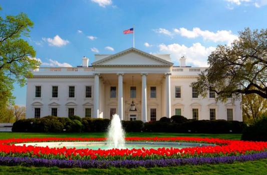 【美国预计对伊朗的军事行动将持续四到六周。】白宫发言人卡罗琳·莱维特表示，华盛顿