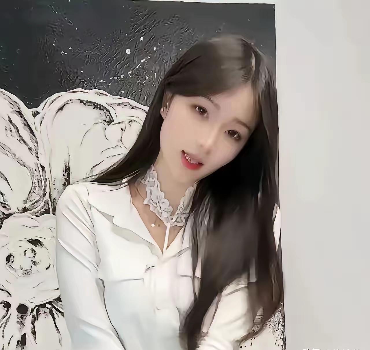 祁东职业中专女教师，

靠不雅视频赚24万

判了三年还罚25万。

这事真不是