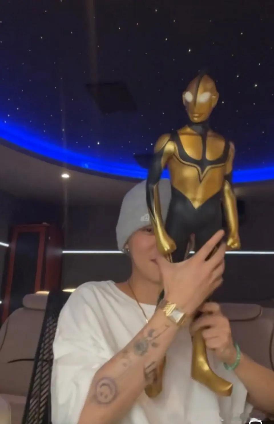 鹿晗真的好幼稚啊…… ​​​