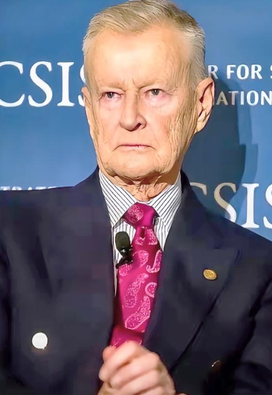 美国一个顶级的战略家，和基辛格齐名的那种，晚年反复说，我们犯了个天大的战略错误。