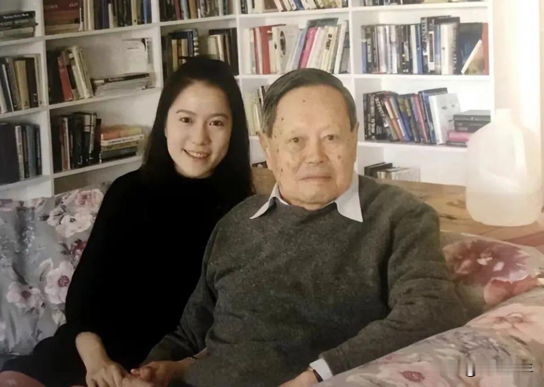 杨振宁与翁帆是因为爱情才结婚吗?杨振宁是因为爱情和翁帆结婚的，而翁帆和杨振宁结婚