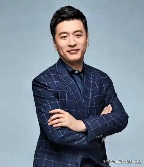 张雪峰说，当年我掏空四年的工资，给父母在东北买了房，他们正在装修的时候，我给他们