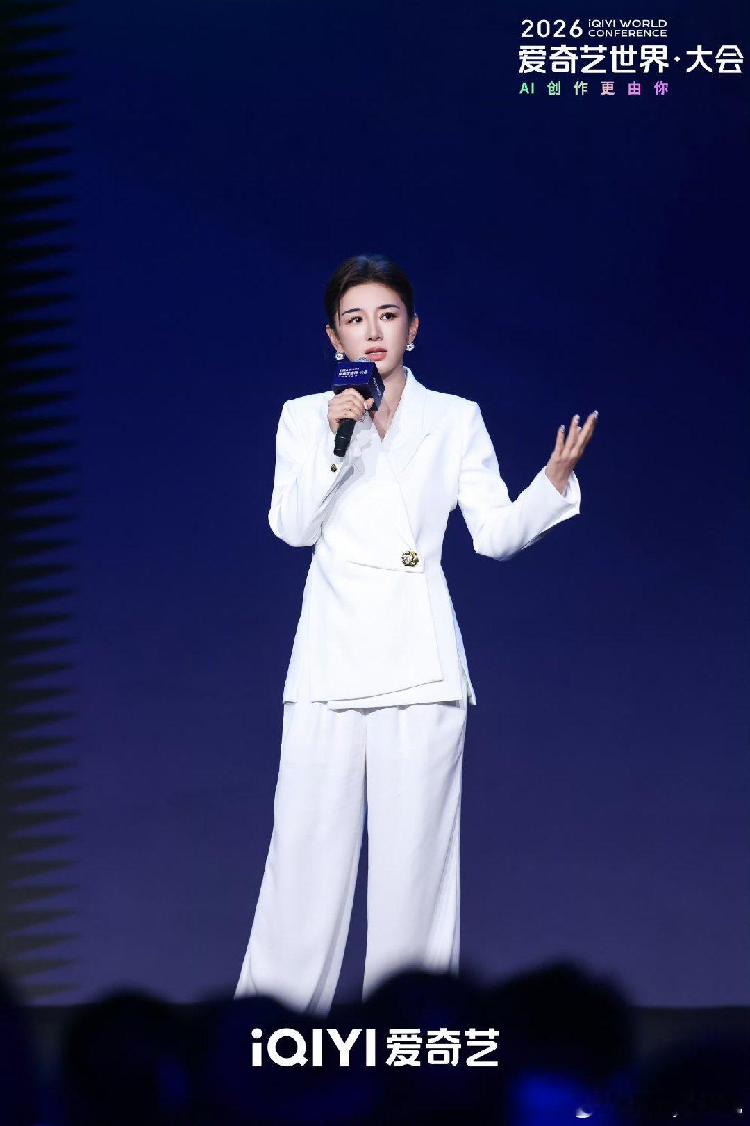 黄奕说AI不可能替代演员黄奕说可以把AI当成玩具 太清醒了！AI可以用来玩、用来