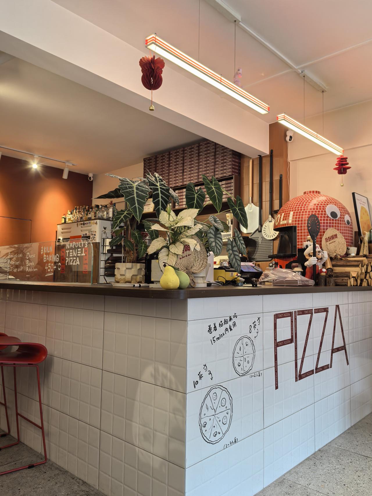 想问一下，普通二本，刚毕业能拿多少钱一个月啊？儿子税前工资不到一万，找女朋友都被