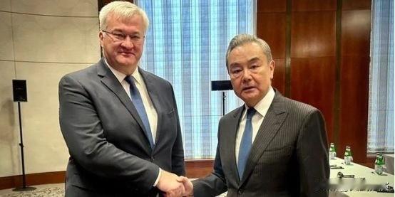 乌克兰外交部长安德烈·西比哈报告称，中国将向乌克兰提供一笔新的能源援助资金，用于