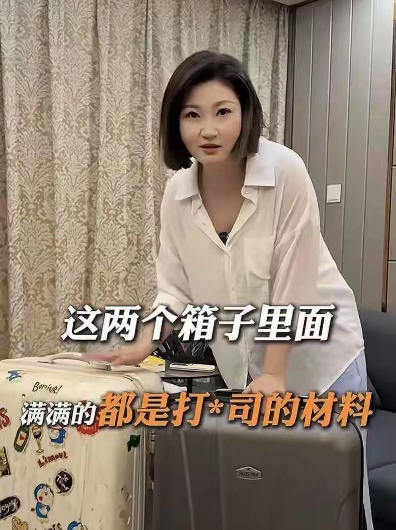 别总盯着王暖暖坚强的样子，
她现在最烦心的不是回忆伤痛，
也不是纠结过去，而是，