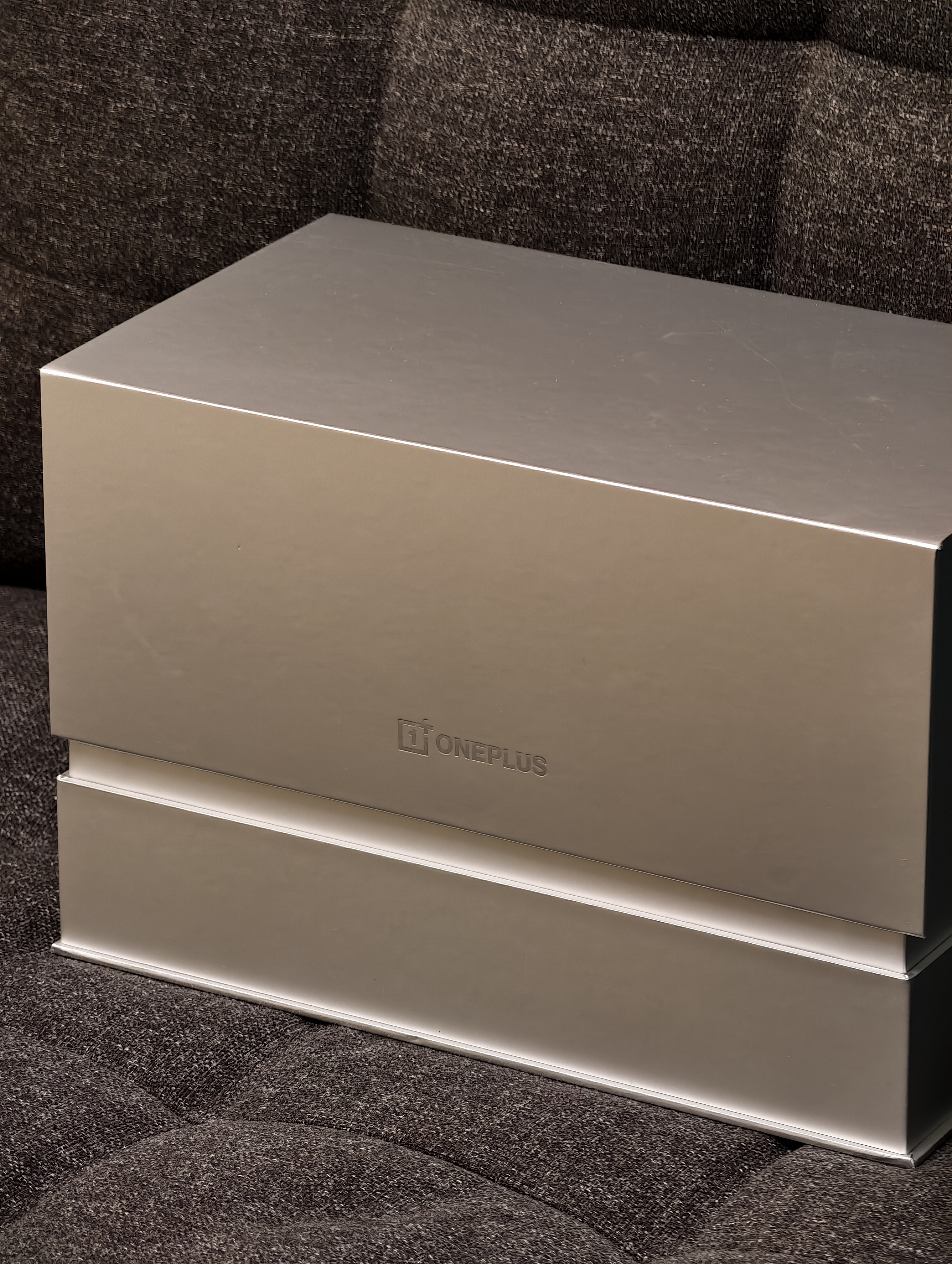 一加Ace6T 将在 123 发布，又一次送手机收纳盒，比上次还精致了点 