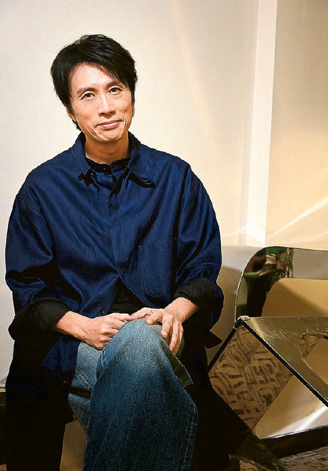 黄子华 我到死都不用老年公交卡 9日，65岁黄子华在采访中表示，自己“到死都不肯