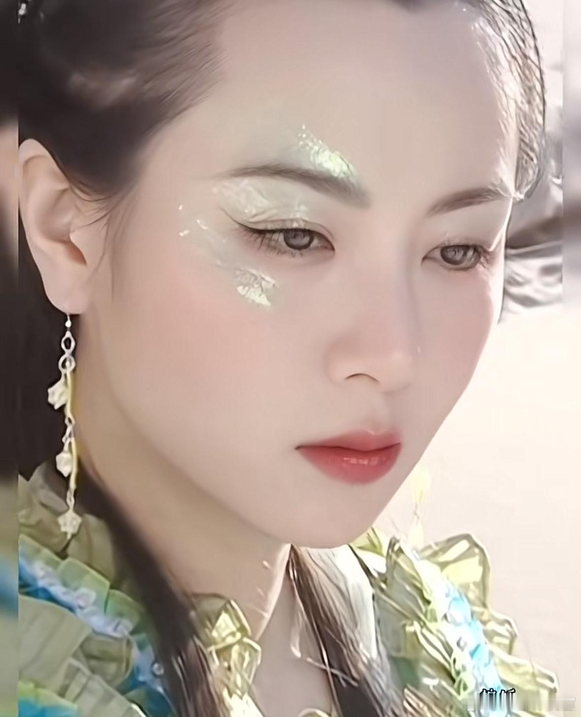 这个妆容很漂亮哎 给刘亦菲 刘诗诗安排[奥特曼] ​​​