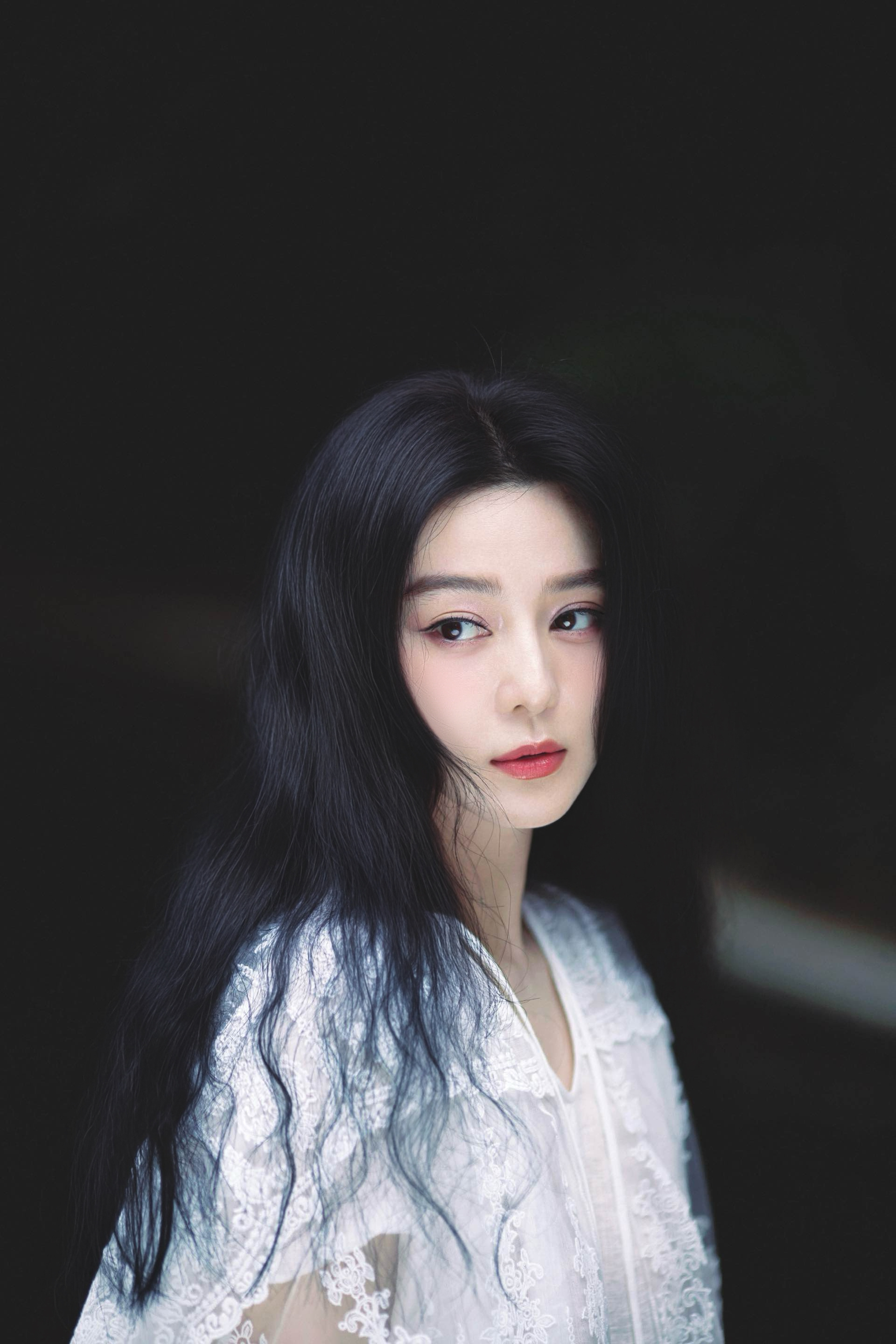 范冰冰 x FAN BEAUTY DIARY 每一次抬手，皆成风景；每一缕香气，