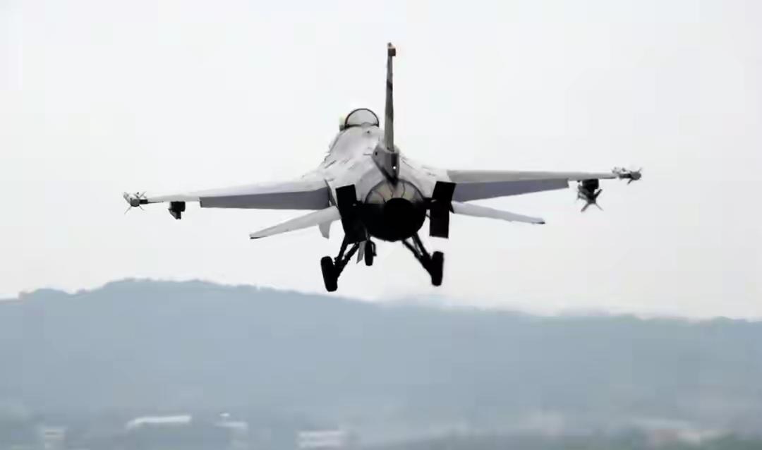 中美被爆黄海对峙，不到24小时，特朗普发声：中国阵容太强大了
大年初二驻韩美军基