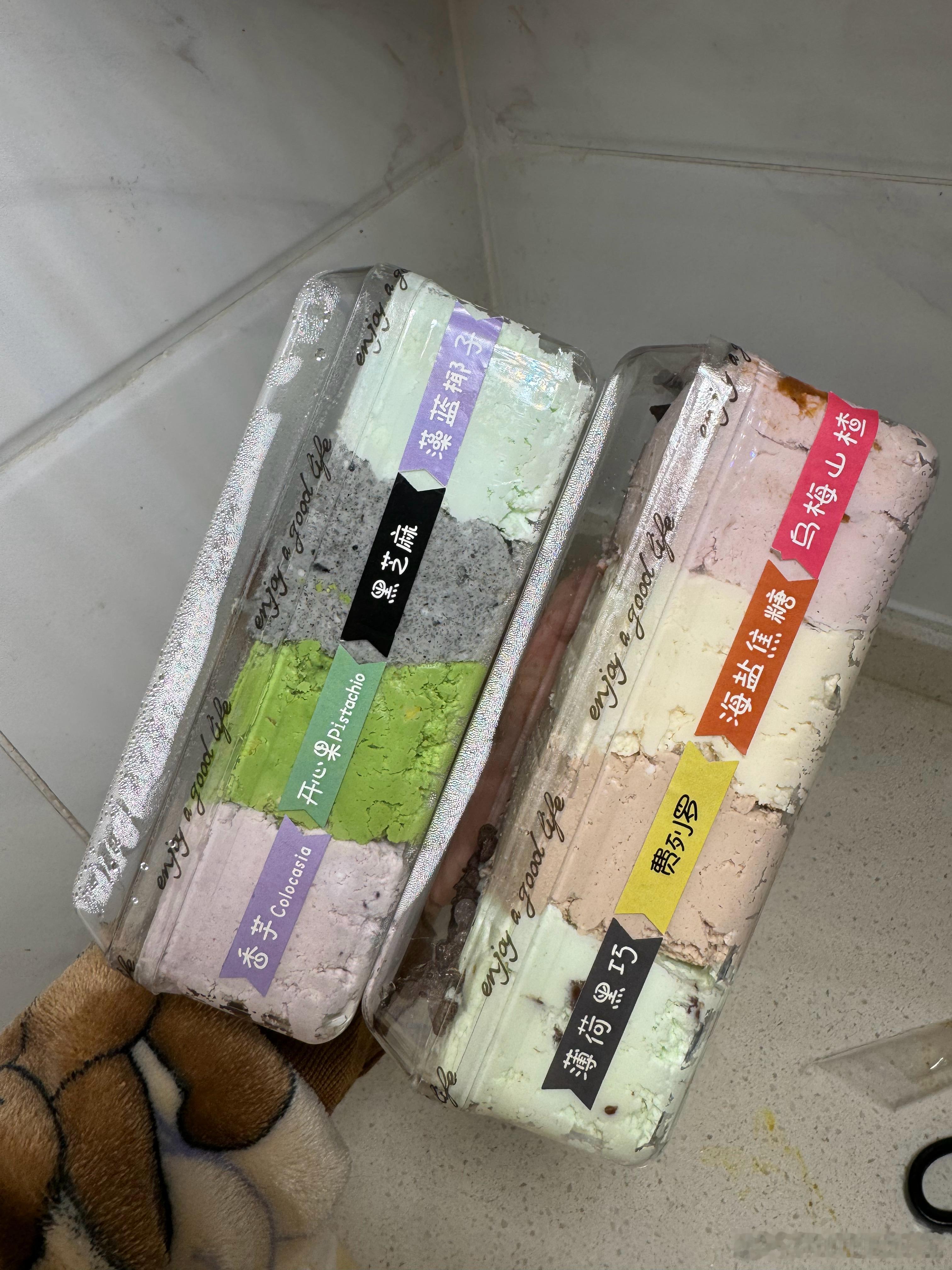第一次吃冷萃酸奶 不是我喜欢的…这个五黑奶酪也一般般新品梦龙好吃阿遥先生的蛋糕最