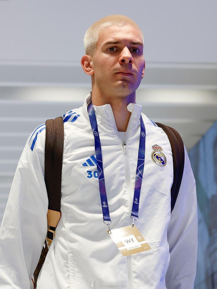 马斯坦托诺皇马6比1摩纳哥 ⚽️🇦🇷 打入欧冠首球的马斯坦托诺赛后：🚨“批