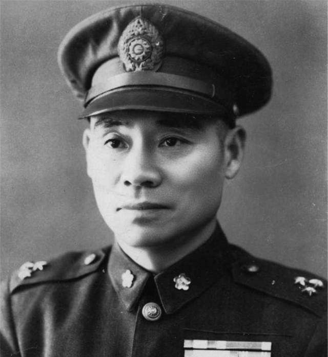 1949年4月，国民党少将范纪曼临刑前借口上厕所，谁也没想到，他竟靠一块木板死里