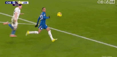 本赛季英超最弱智的点球犯规，竟然连续两场比赛出现在同一人身上切尔西拯救者/罗塞尼