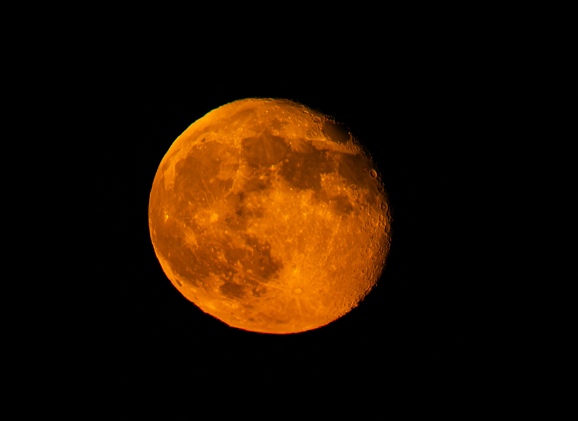 今夜，除了彗星，还收获了这个大红月亮。尼康Z 9，100-400，DX，ISO8