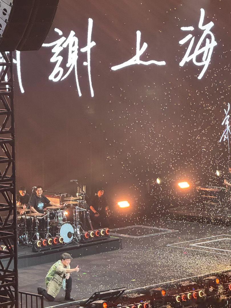 第一次遇到演唱会，歌手会问大家有没有四十岁以下的观众其实是周华健谈到自己已经出道