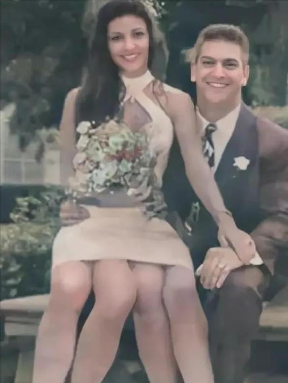 上世纪60年代，美国一个长着四条腿和两个生殖器官的女孩，被父亲高价卖给马戏团，女