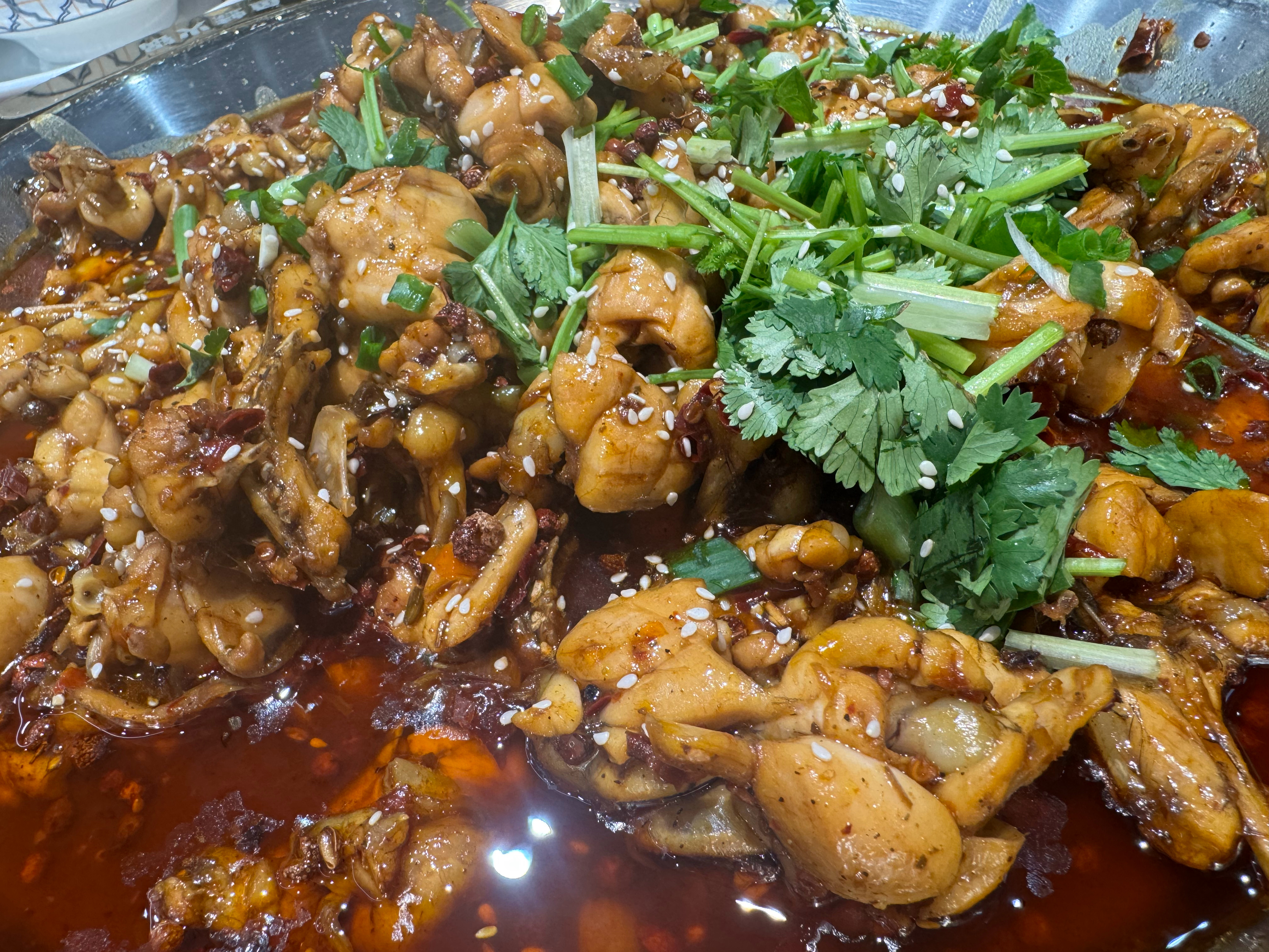 又跟同事出来吃蛙蛙了现在一身味道 