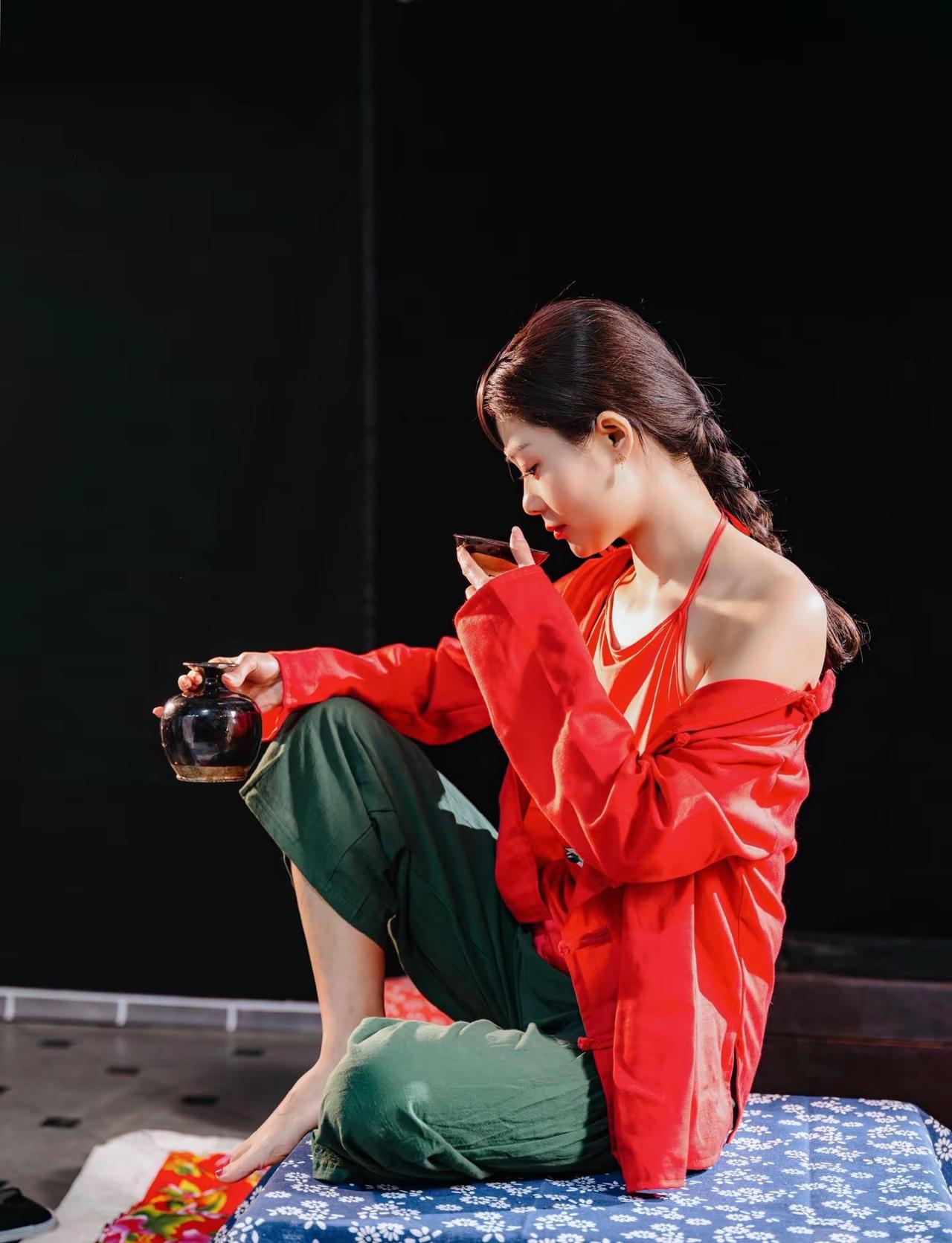 一壶清酒，一袭红衣，坐看人间烟火，细品岁月沉香。✨神级live现场