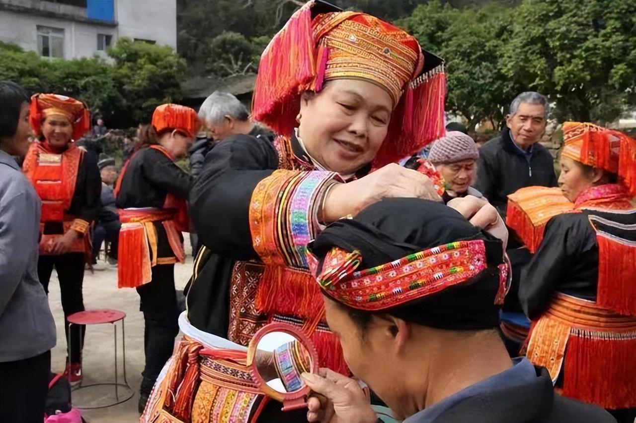 荷兰来的朋友，在广西农村直接看傻了眼😂

这个荷兰友人叫马丁，45岁，是做乡村
