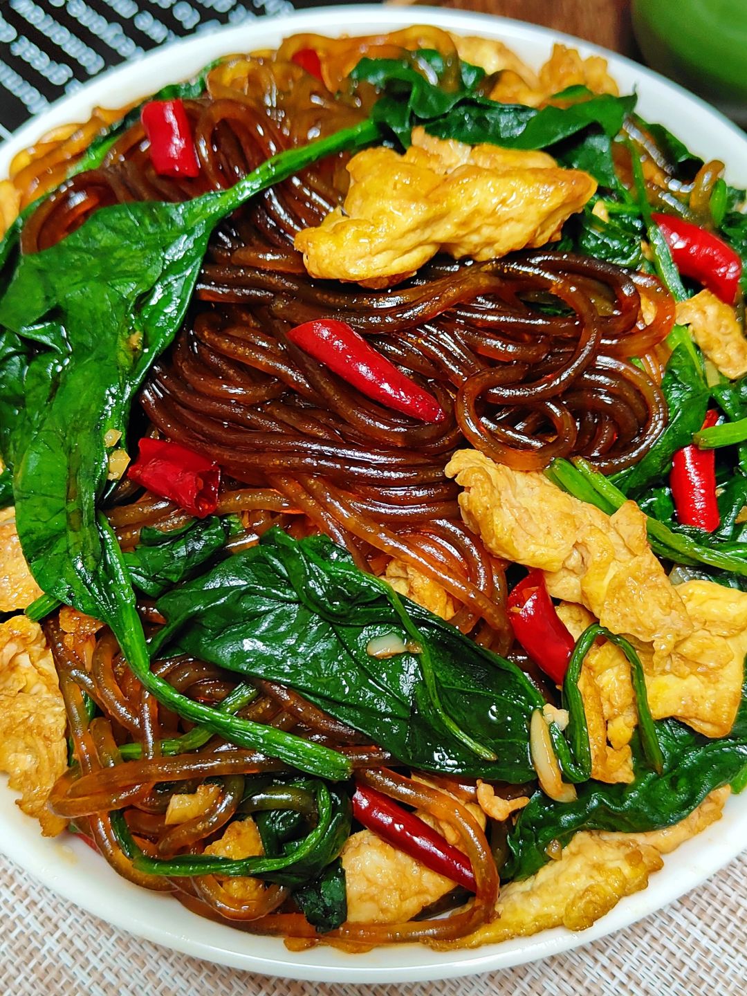 菠菜粉条炒鸡蛋，配米饭巨好吃‼️